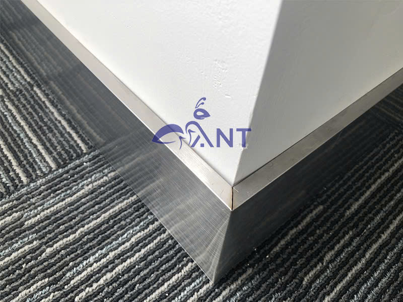 Thi công len chân tường inox
