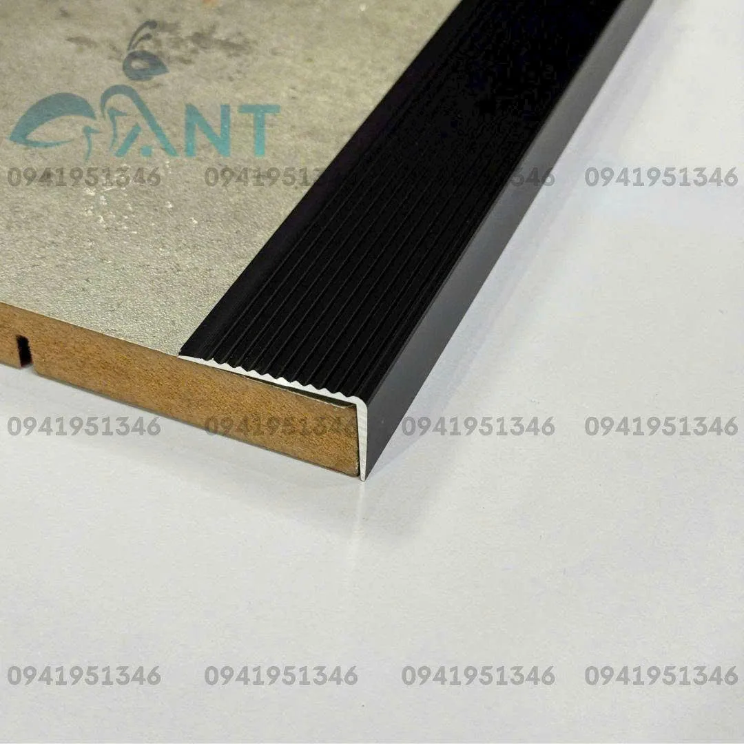Nẹp nhôm chống trơn gạch L40 gân 3 Nẹp nhôm chống trơn L40G màu đen