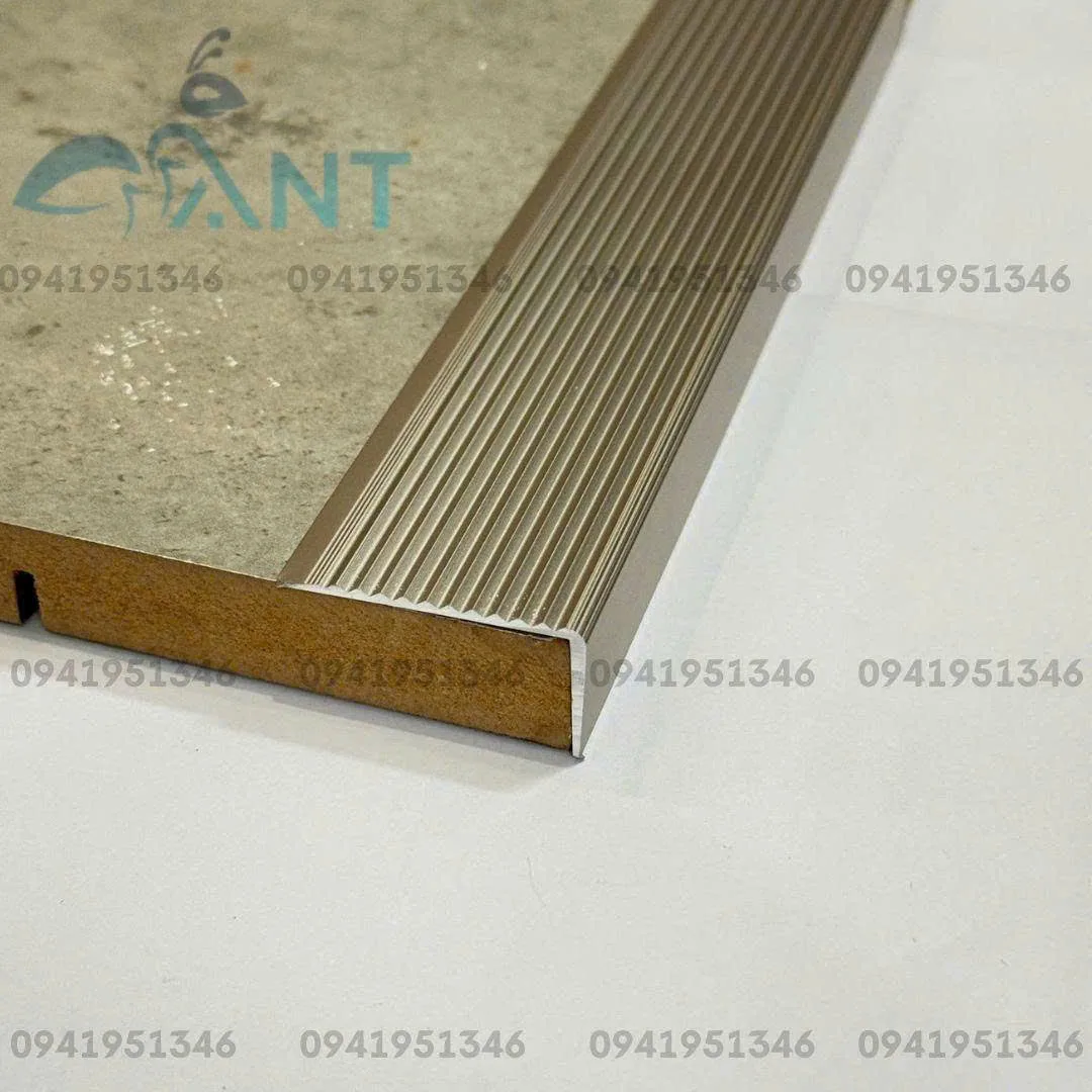 Nẹp nhôm chống trơn gạch L40 gân 5 Nẹp nhôm chống trơn L40G màu champanh